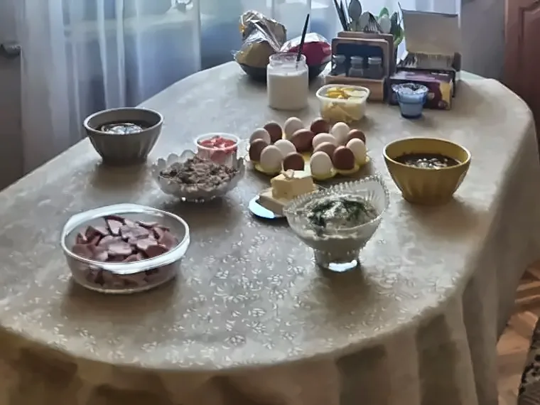 Накрытый стол — питание 4 раза в день